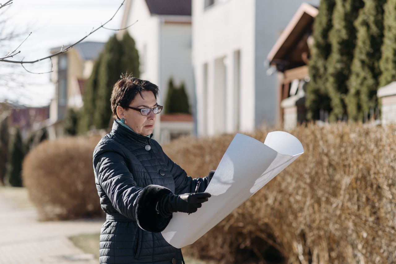 Inspekcja stanu technicznego fundamentów i ścian starego domu